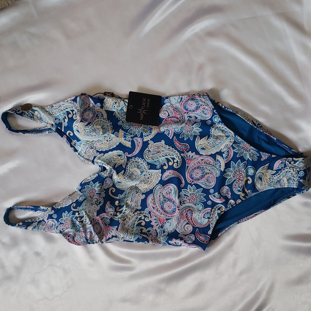 NipTuck NWT Multicolor Paisley Print V-Neckline Swimsuit